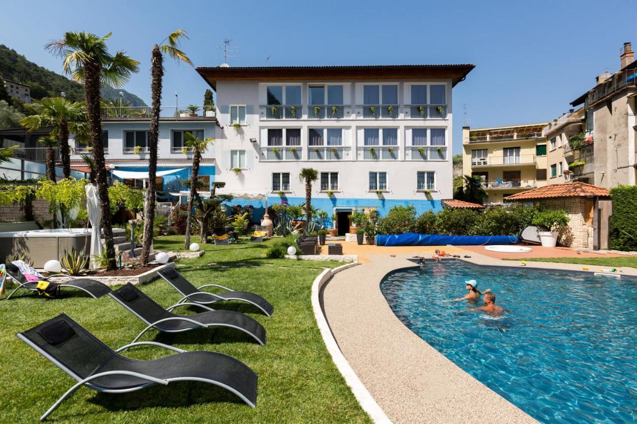 Hotel Canarino Рива-дель-Гарда Экстерьер фото